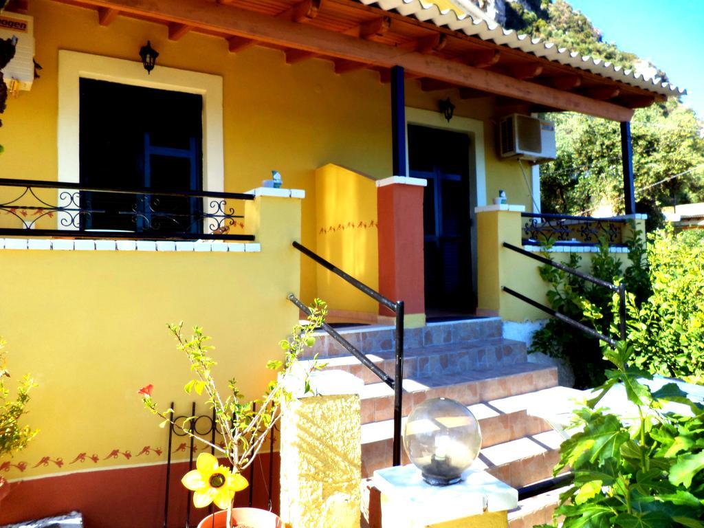 Vassilis Apartments パレオカストリッツア エクステリア 写真