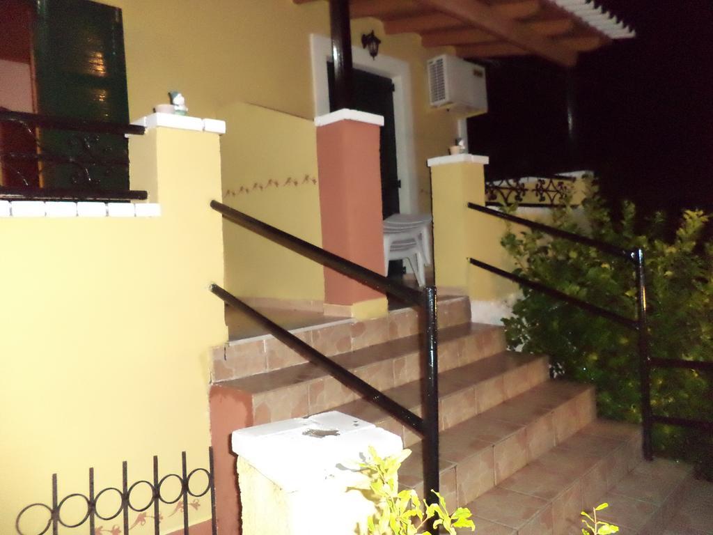 Vassilis Apartments パレオカストリッツア エクステリア 写真